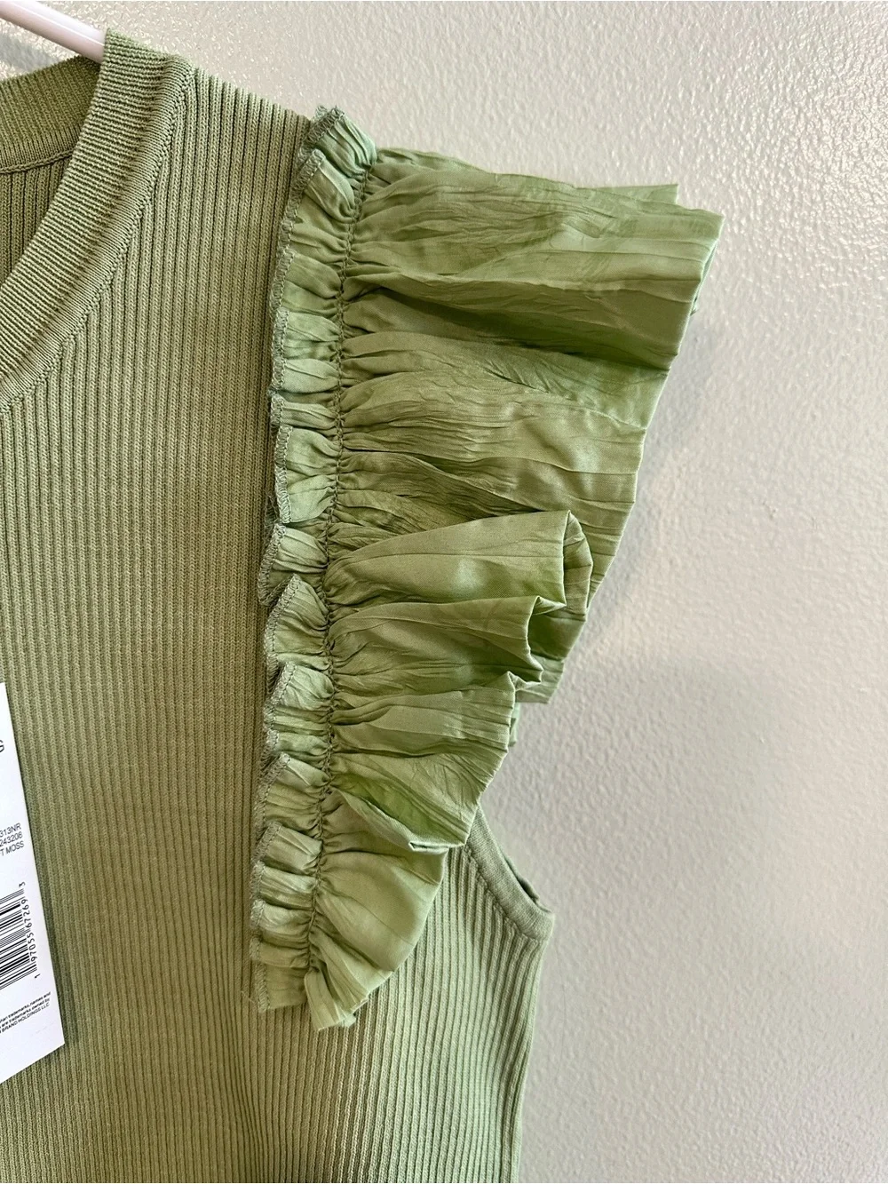 T Tahari sleeveless ribbed